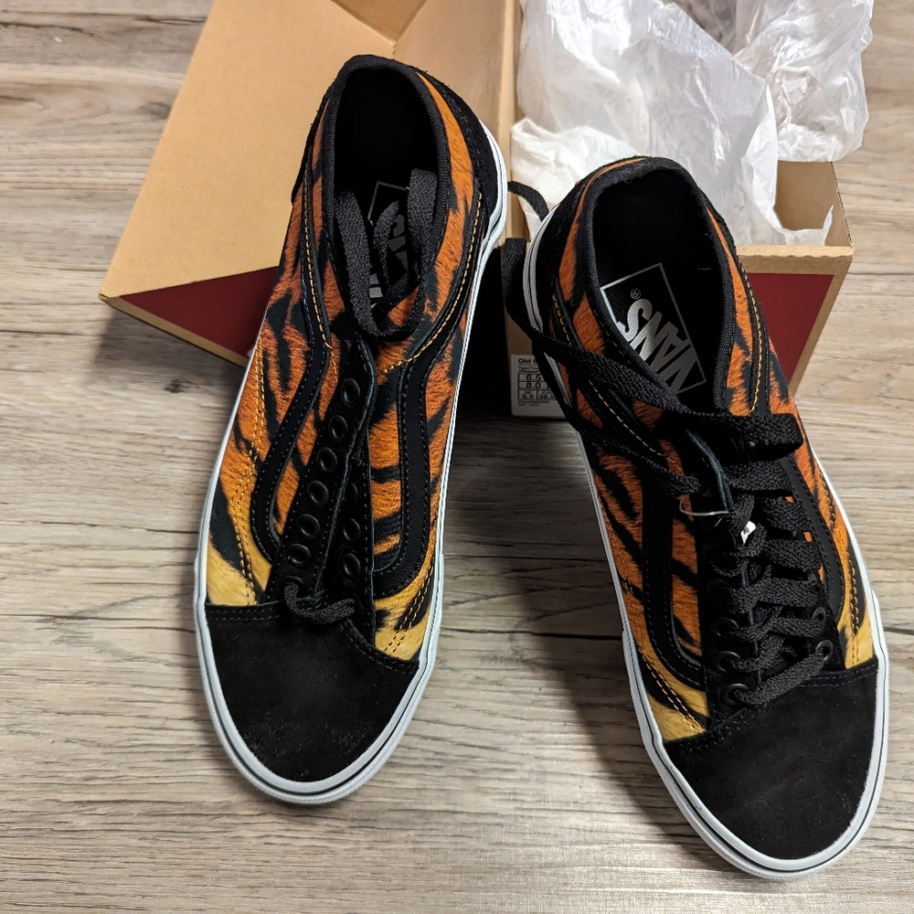 New in box Vans old Skool tapered suede with tiger motif